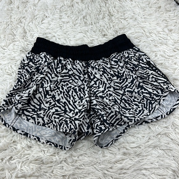 Lululemon Tracker Shorts - Picture 1 of 6